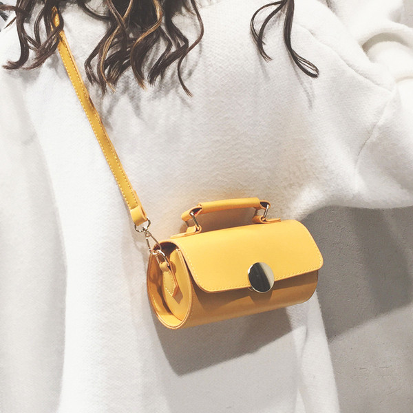 Sieviešu moderna maza soma apaļā formā ar īsu rokturi