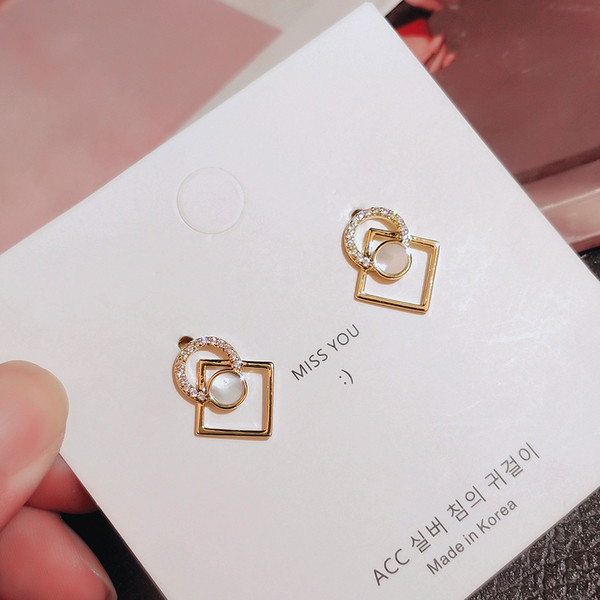 Zelta dāmu auskari ar ģeometriskām formām un akmeņiem