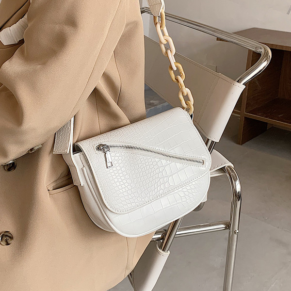 Sieviešu ādas soma ar garu rokturi un rāvējslēdzēju