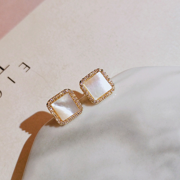 Kvadrātveida sieviešu auskari ar pērļu akmeni