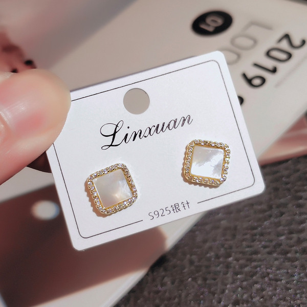 Kvadrātveida sieviešu auskari ar pērļu akmeni