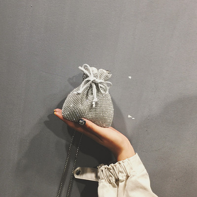 Stilīga sieviešu maza plecu soma ar saitēm