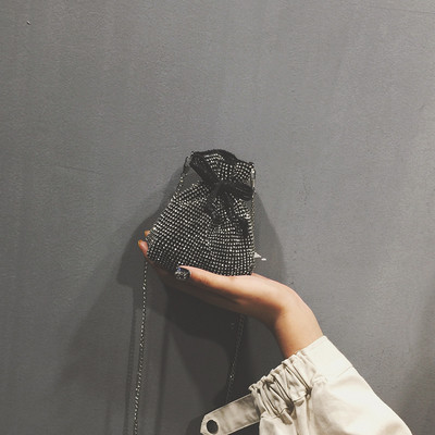 Stilīga sieviešu maza plecu soma ar saitēm