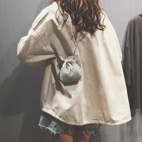 Stilīga sieviešu maza plecu soma ar saitēm