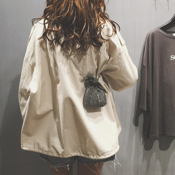 Stilīga sieviešu maza plecu soma ar saitēm