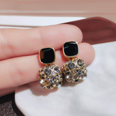 Eleganti sieviešu karājas auskari ar kvadrātveida akmeņiem