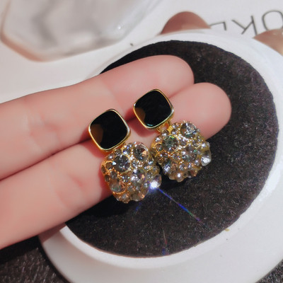 Eleganti sieviešu karājas auskari ar kvadrātveida akmeņiem