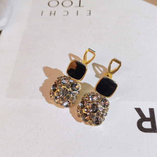 Eleganti sieviešu karājas auskari ar kvadrātveida akmeņiem