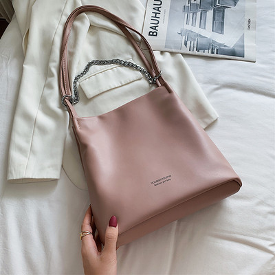 Ikdienas ādas sieviešu plecu soma ar metāla ķēdīti