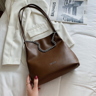 Ikdienas ādas sieviešu plecu soma ar metāla ķēdīti