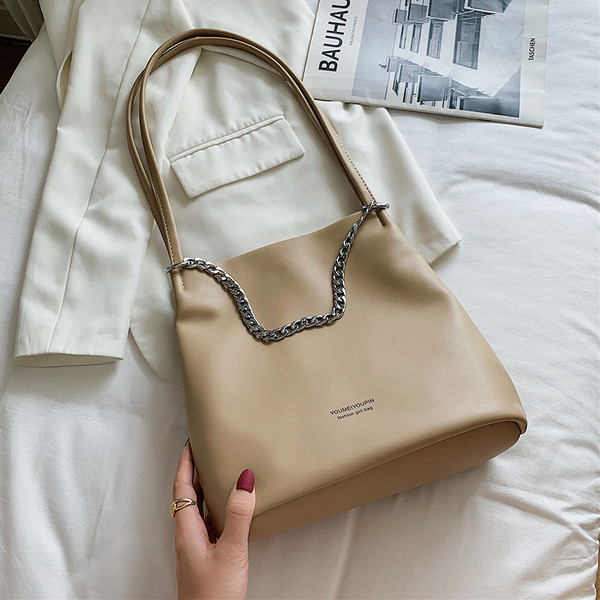 Ikdienas ādas sieviešu plecu soma ar metāla ķēdīti