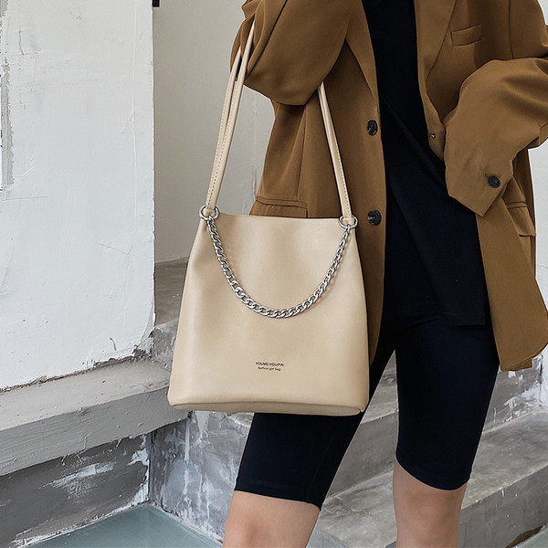 Ikdienas ādas sieviešu plecu soma ar metāla ķēdīti