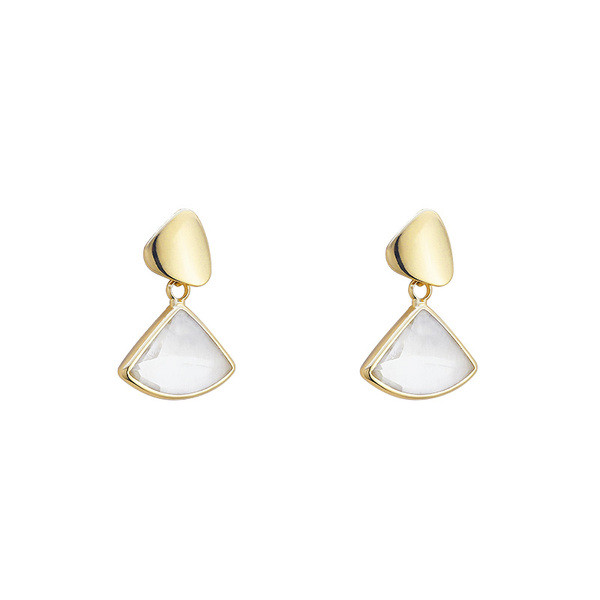 Stílusos női fülbevaló háromszög alakban