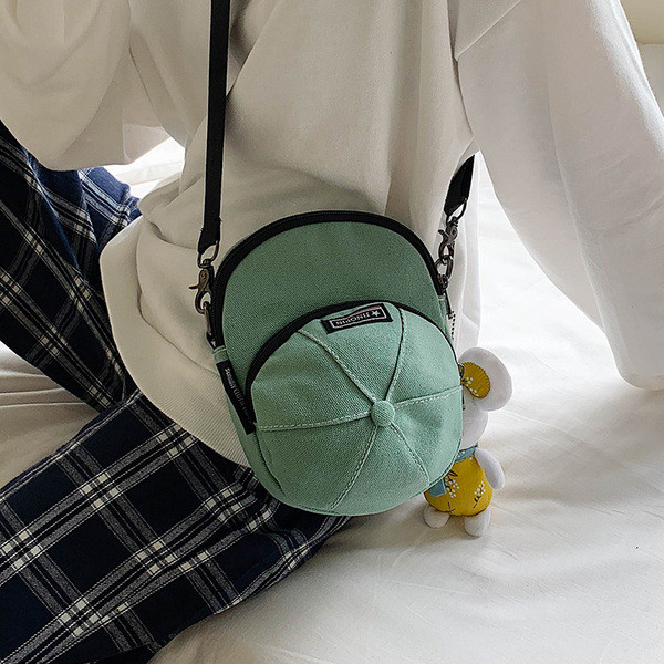 Sieviešu mūsdienīga tekstila soma nestandarta formā