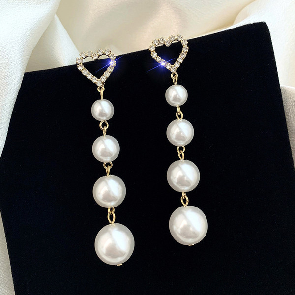 Pikad naiste südamete ja pärlitega kõrvarõngad