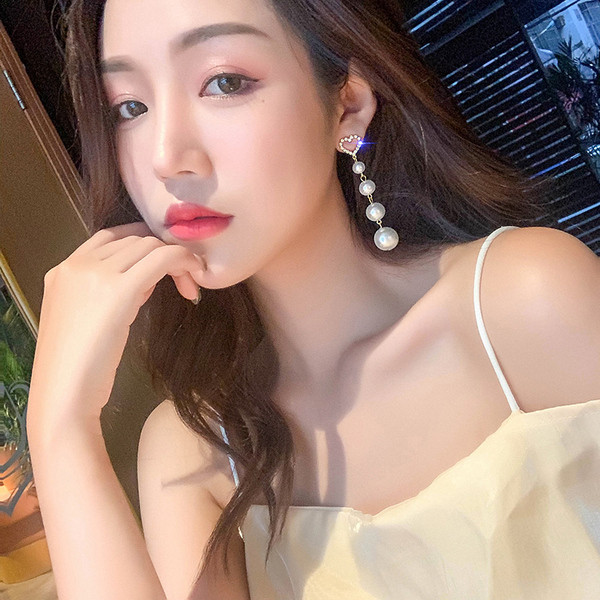 Pikad naiste südamete ja pärlitega kõrvarõngad