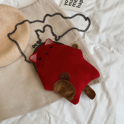 Moderna sieviešu soma ar garu rokturi un 3D elementiem