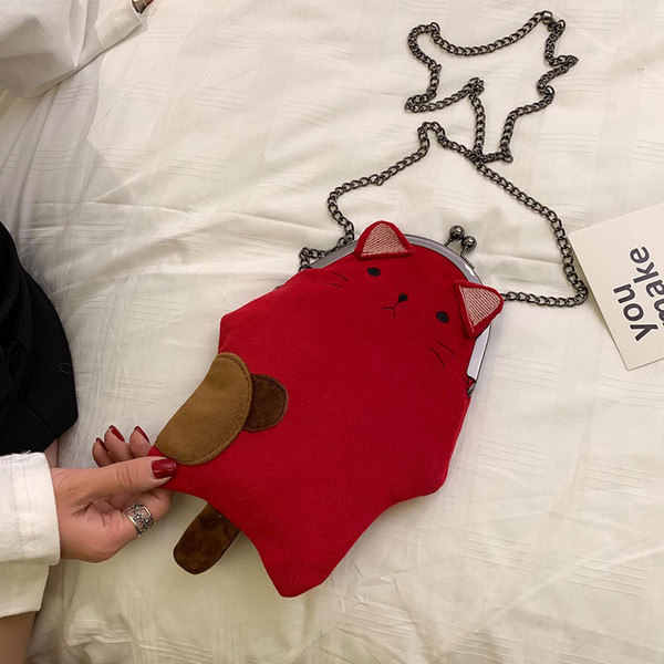 Moderna sieviešu soma ar garu rokturi un 3D elementiem