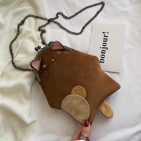 Moderna sieviešu soma ar garu rokturi un 3D elementiem