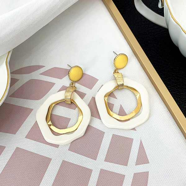 Modern női fülbevaló kerek formában