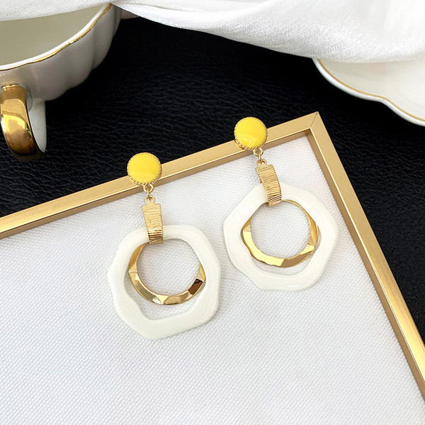 Modern női fülbevaló kerek formában