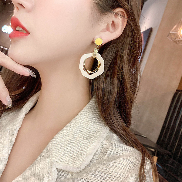 Modern női fülbevaló kerek formában