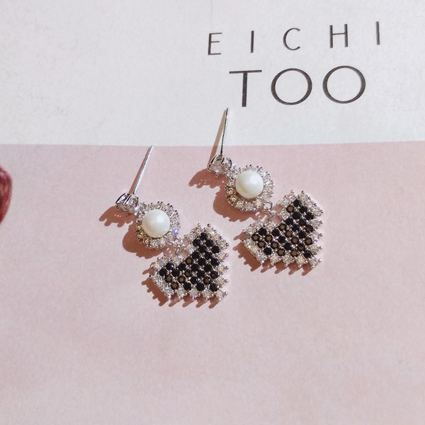 Moodsad naiste kõrvarõngad pärlite ja südameripatsiga