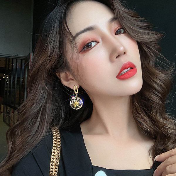 Ženske zlatne naušnice okruglog oblika sa biserima