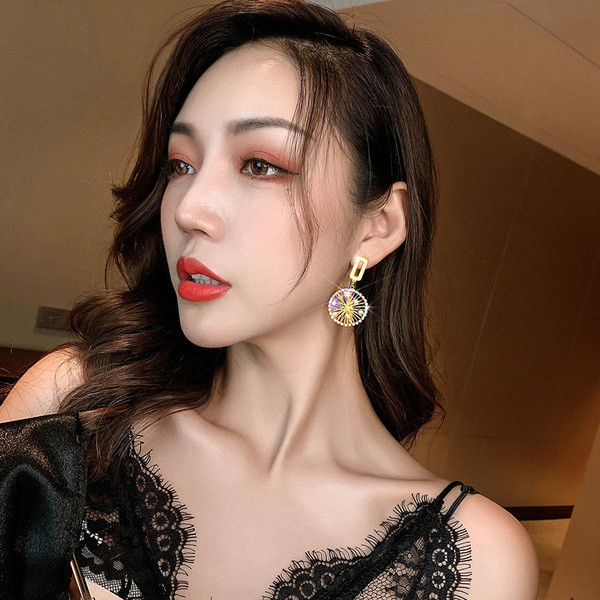 Ženske zlatne naušnice okruglog oblika sa biserima