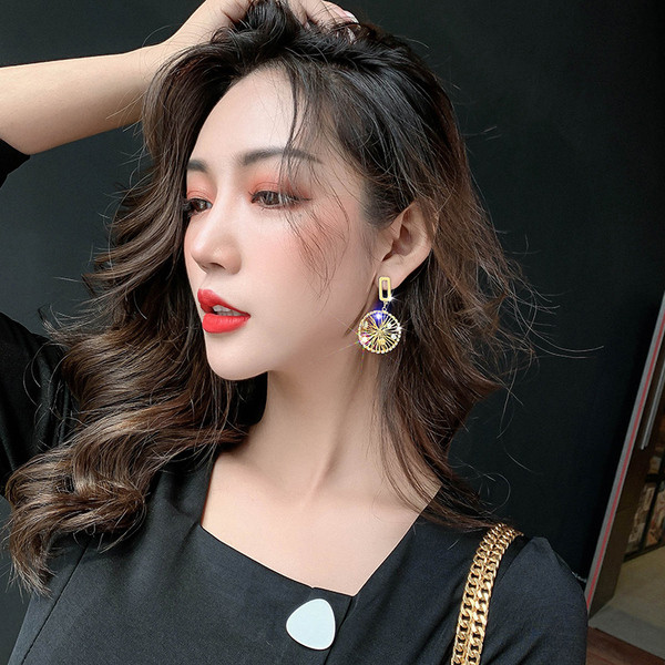 Ženske zlatne naušnice okruglog oblika sa biserima