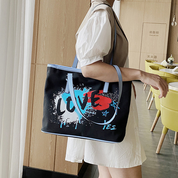 Sieviešu ikdienas tekstila soma ar aplikāciju