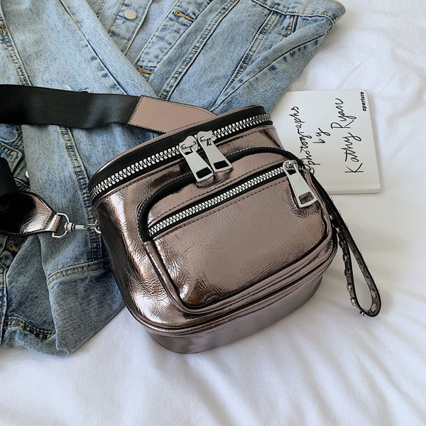 Γυναικεία μοντέρνα τσάντα οικολογικού δέρματος με φερμουάρ και μακριά λαβή