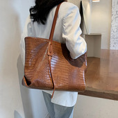 Ikdienas sieviešu somas plats modelis plecam