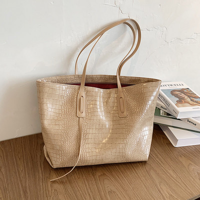 Ikdienas sieviešu somas plats modelis plecam