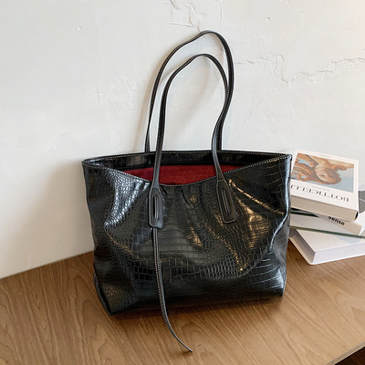 Ikdienas sieviešu somas plats modelis plecam