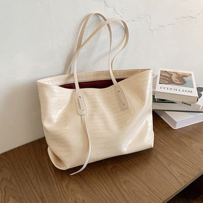 Ikdienas sieviešu somas plats modelis plecam