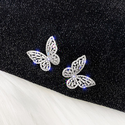 Дамски сребристи обеци във формата на пеперуда