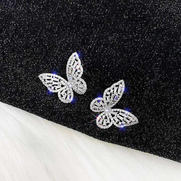 Sieviešu sudraba auskari tauriņa formā