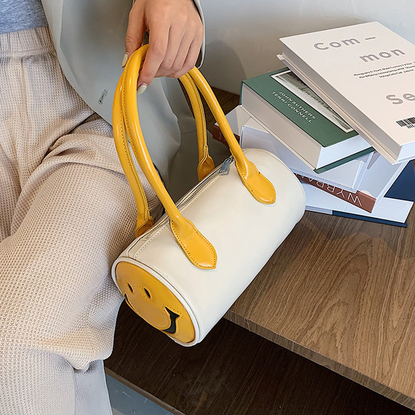 Aktuālā sieviešu soma apaļā formā ar garu rokturi