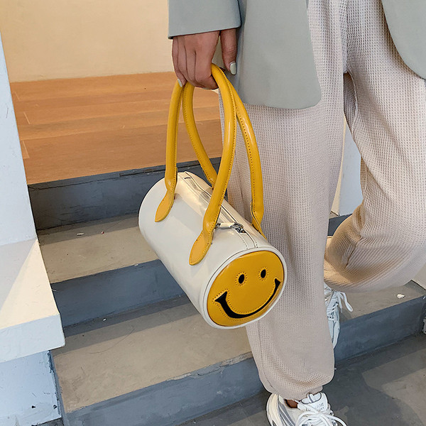 Aktuālā sieviešu soma apaļā formā ar garu rokturi