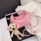 Sieviešu moderna soma ar rāvējslēdzēju un garu rokturi