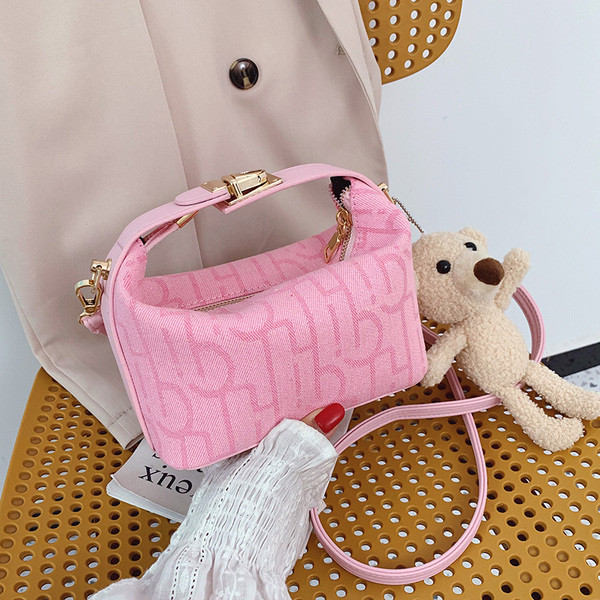 Sieviešu moderna soma ar rāvējslēdzēju un garu rokturi