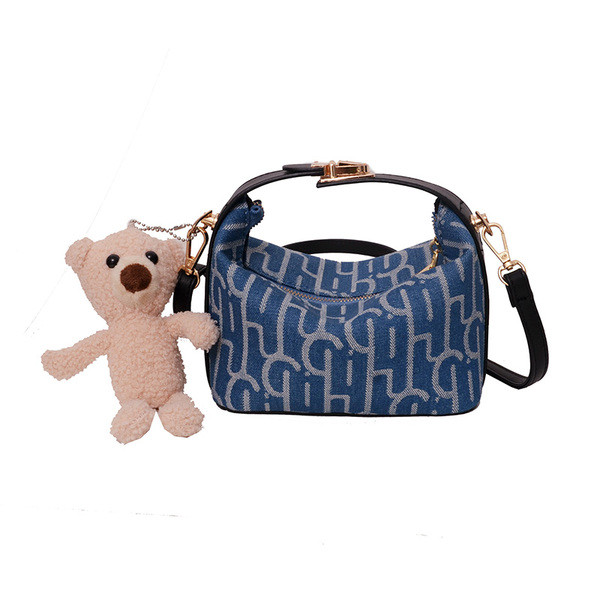 Sieviešu moderna soma ar rāvējslēdzēju un garu rokturi