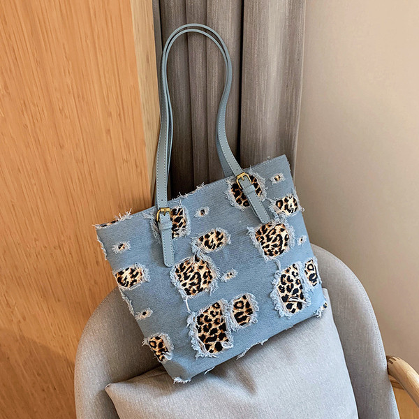 Γυναικεία καθημερινή τσάντα με άνιμαλ πριντ