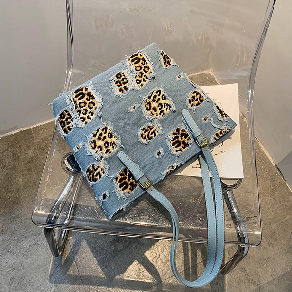 Γυναικεία καθημερινή τσάντα με άνιμαλ πριντ