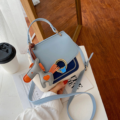 Sieviešu moderna eko-ādas soma ar sprādzi un īsu rokturi