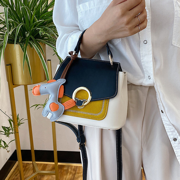 Sieviešu moderna eko-ādas soma ar sprādzi un īsu rokturi