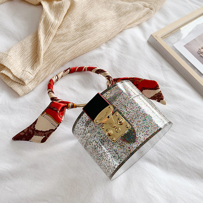 Stílusos női kis táska kerek formában, csattal