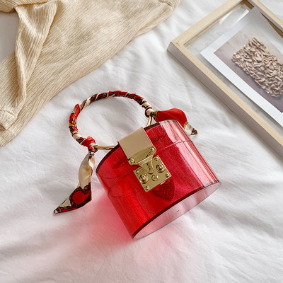 Stílusos női kis táska kerek formában, csattal