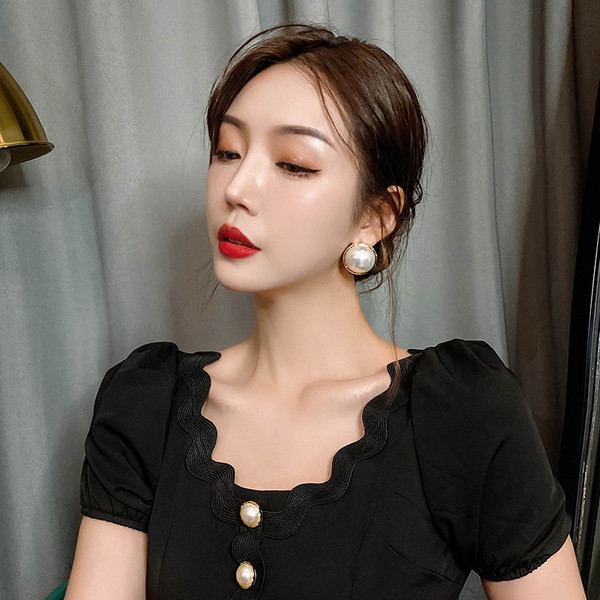 Jauns stilīgu sieviešu auskaru ar pērlēm modelis